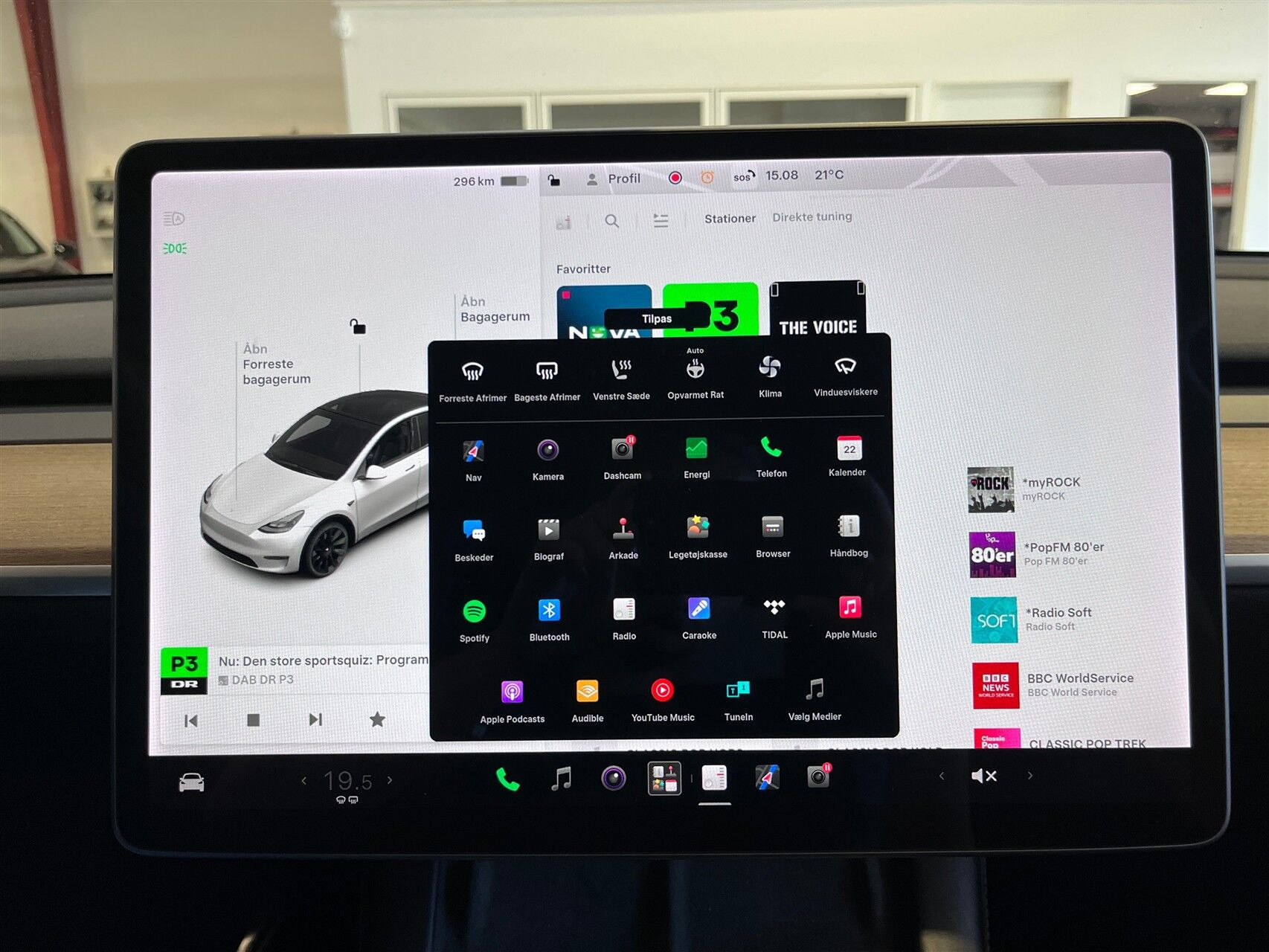 Hvid Tesla Model Y fra 2021