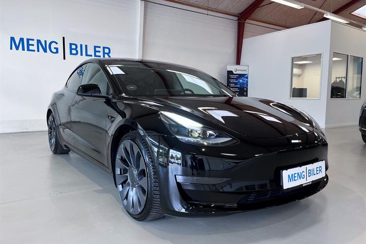 Sort Tesla Model 3 fra 2021