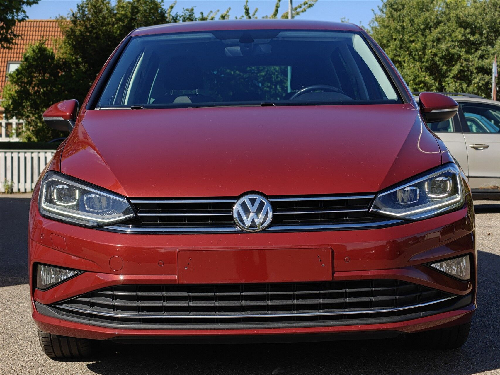 Rød VW Golf Sportsvan fra 2019