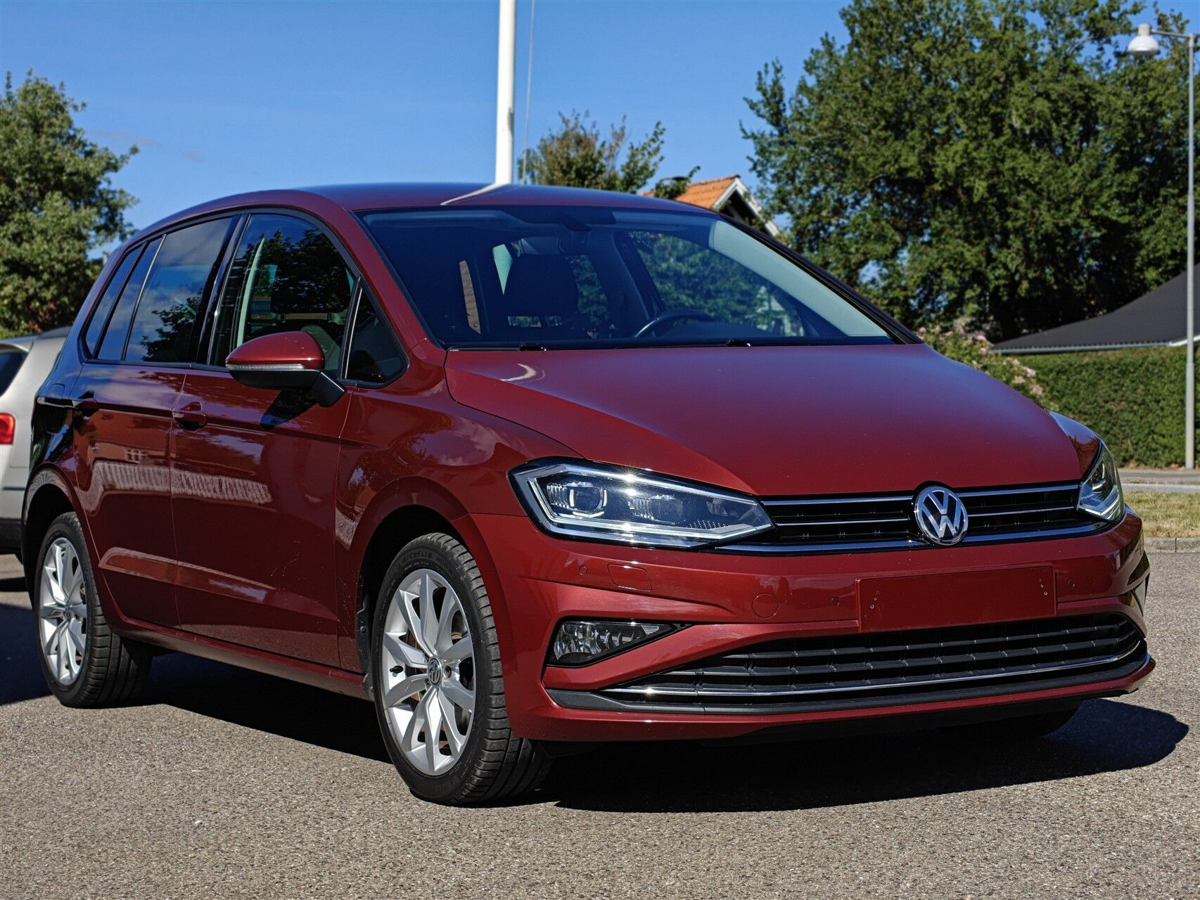 Rød VW Golf Sportsvan fra 2019