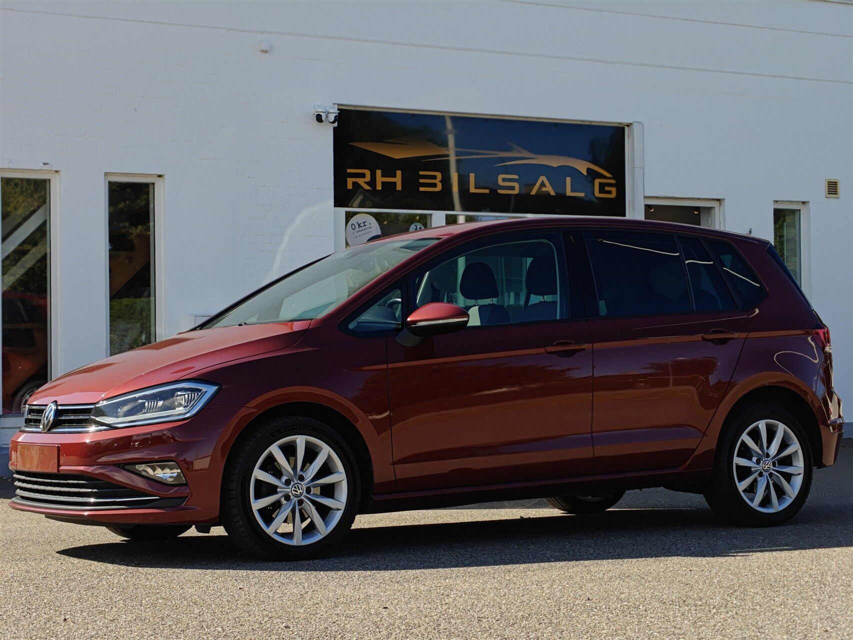 Rød VW Golf Sportsvan fra 2019