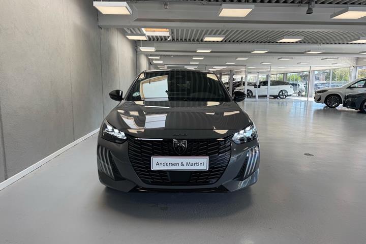 Grå Peugeot e-208 fra 2026