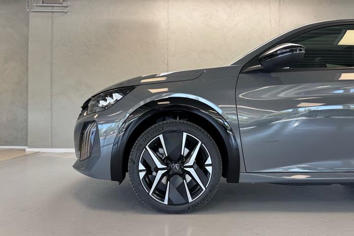 Grå Peugeot e-208 fra 2026
