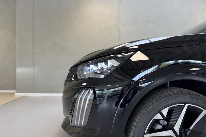Sort Peugeot e-208 fra 2026