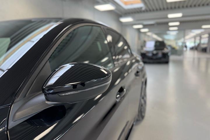 Sort Peugeot e-208 fra 2026