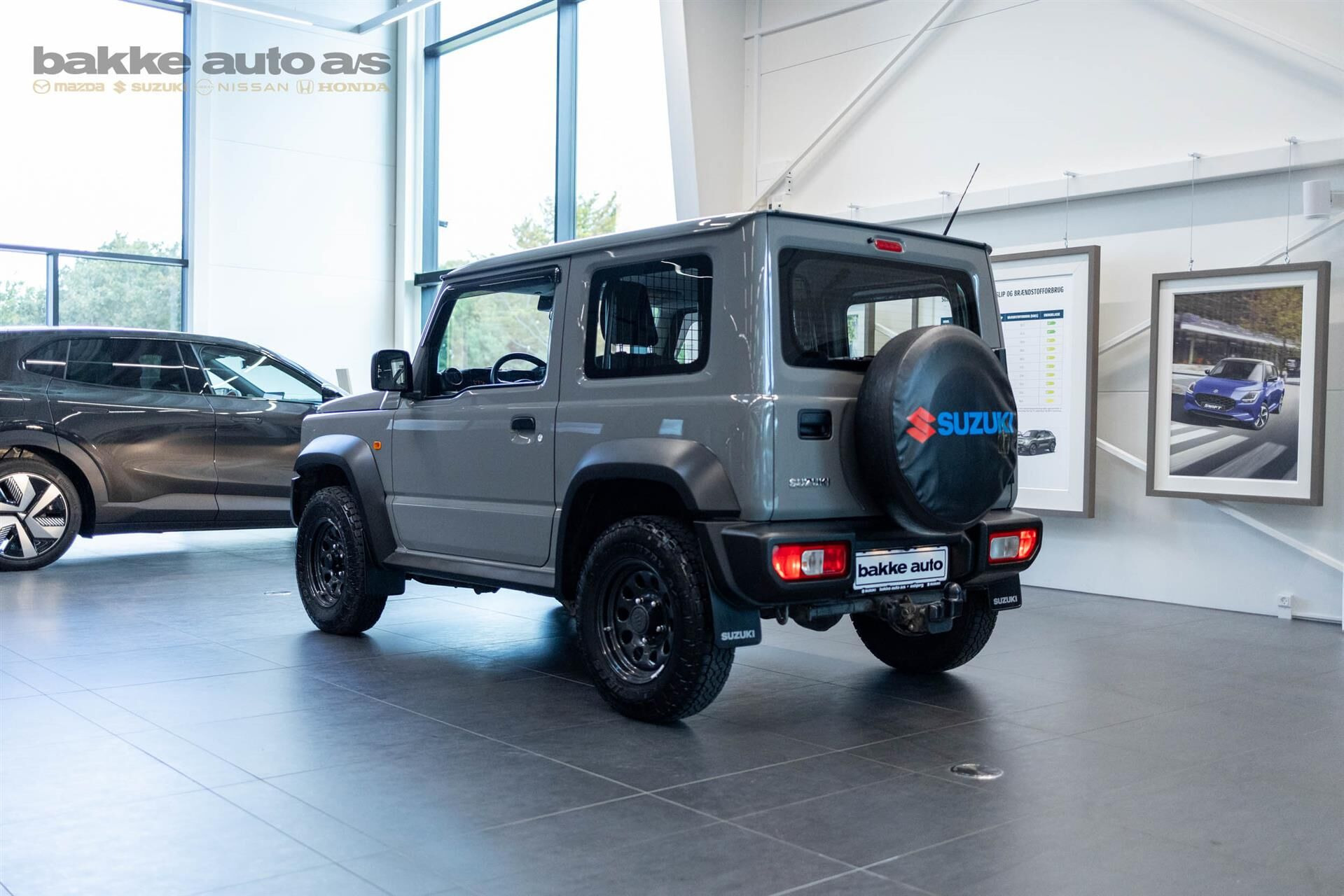 Grå Suzuki Jimny fra 2023