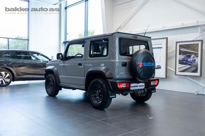 Grå Suzuki Jimny fra 2023