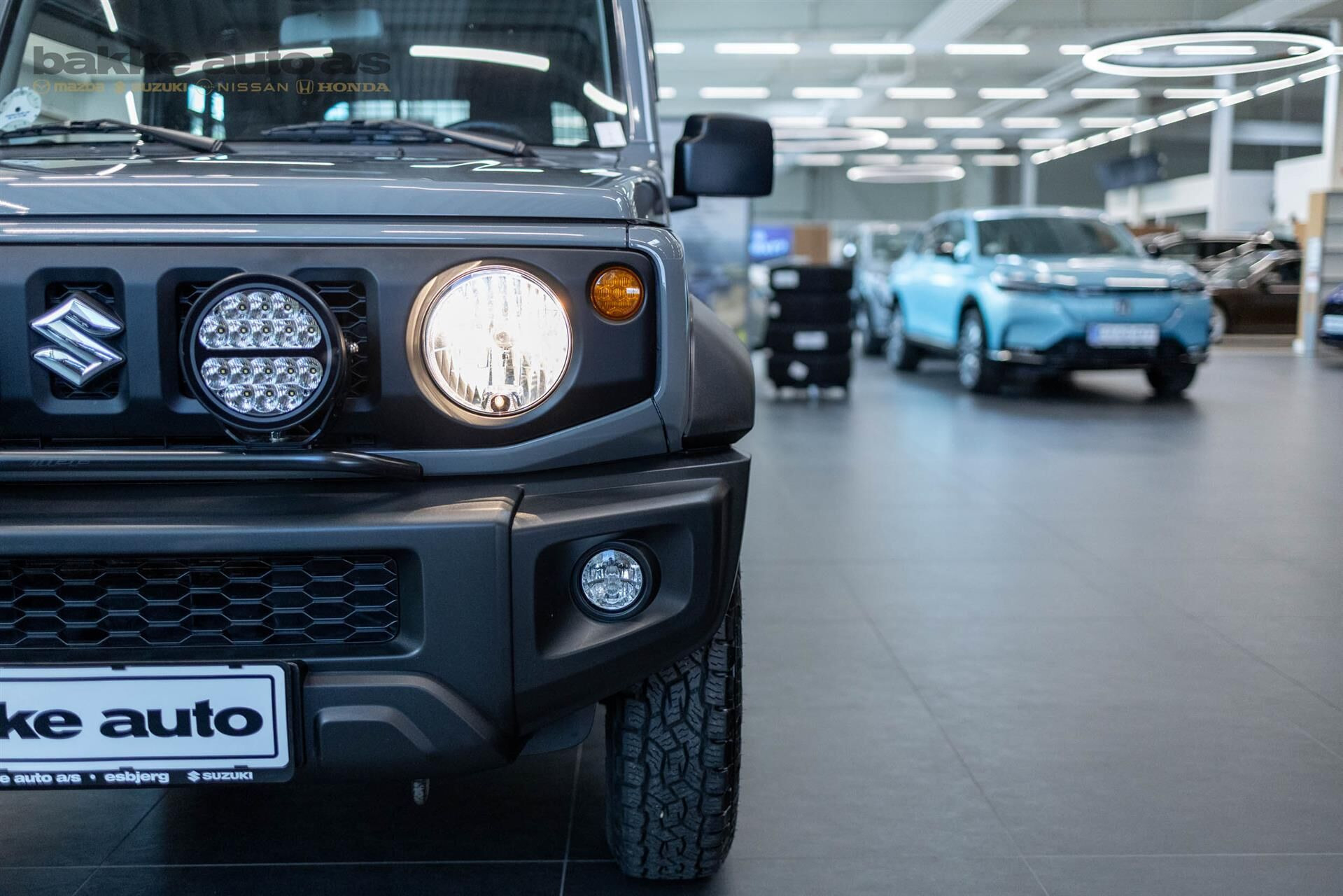 Grå Suzuki Jimny fra 2023