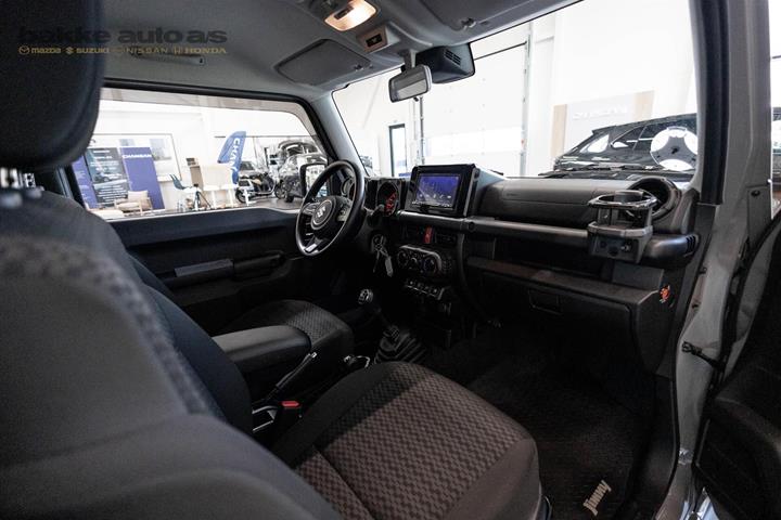 Grå Suzuki Jimny fra 2023