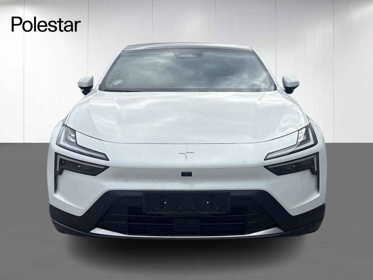 Hvid Polestar 4 fra 2026