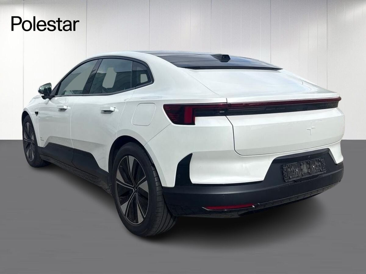 Hvid Polestar 4 fra 2026
