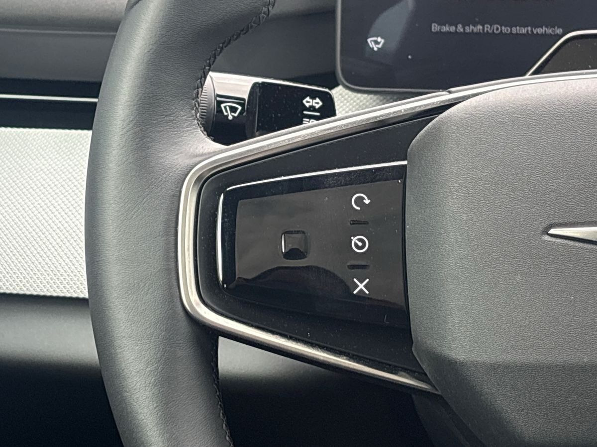 Hvid Polestar 4 fra 2025