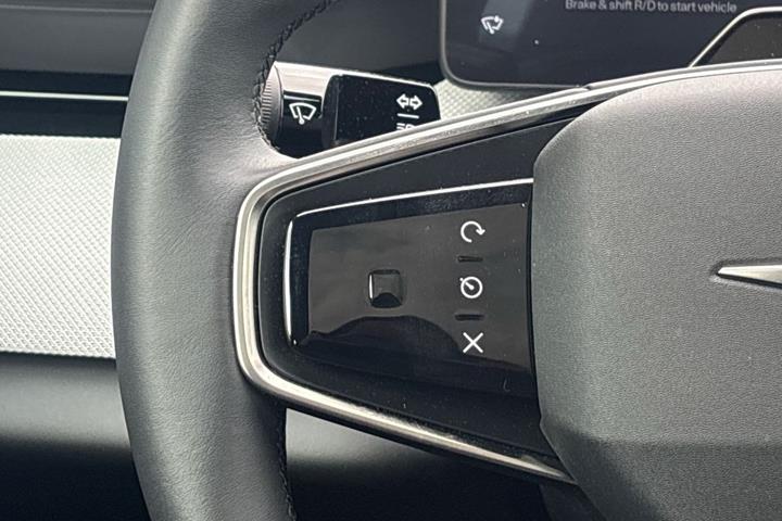 Hvid Polestar 4 fra 2025