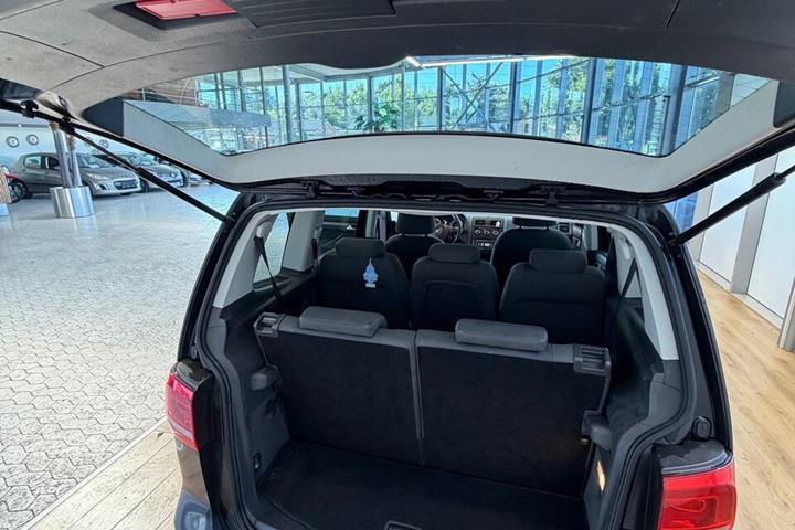 Sort VW Touran fra 2011