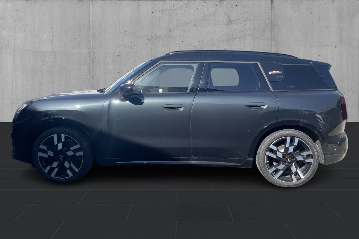 Grå Mini Countryman SE fra 2024