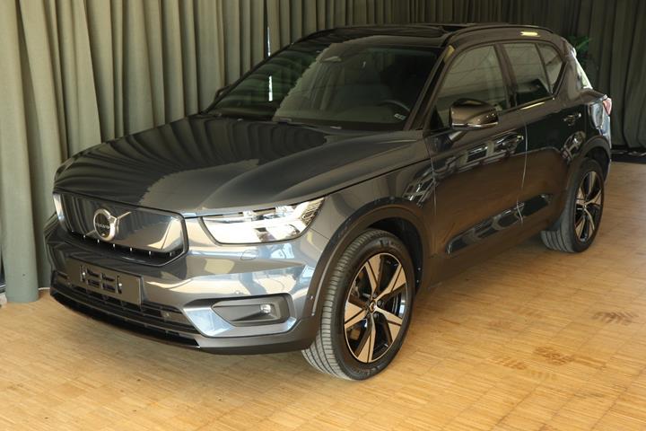 Blå Volvo XC40 fra 2022
