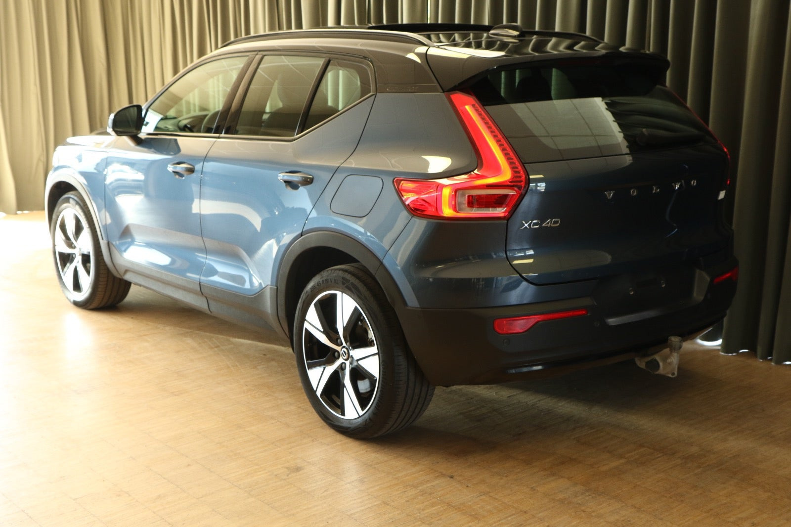 Blå Volvo XC40 fra 2022