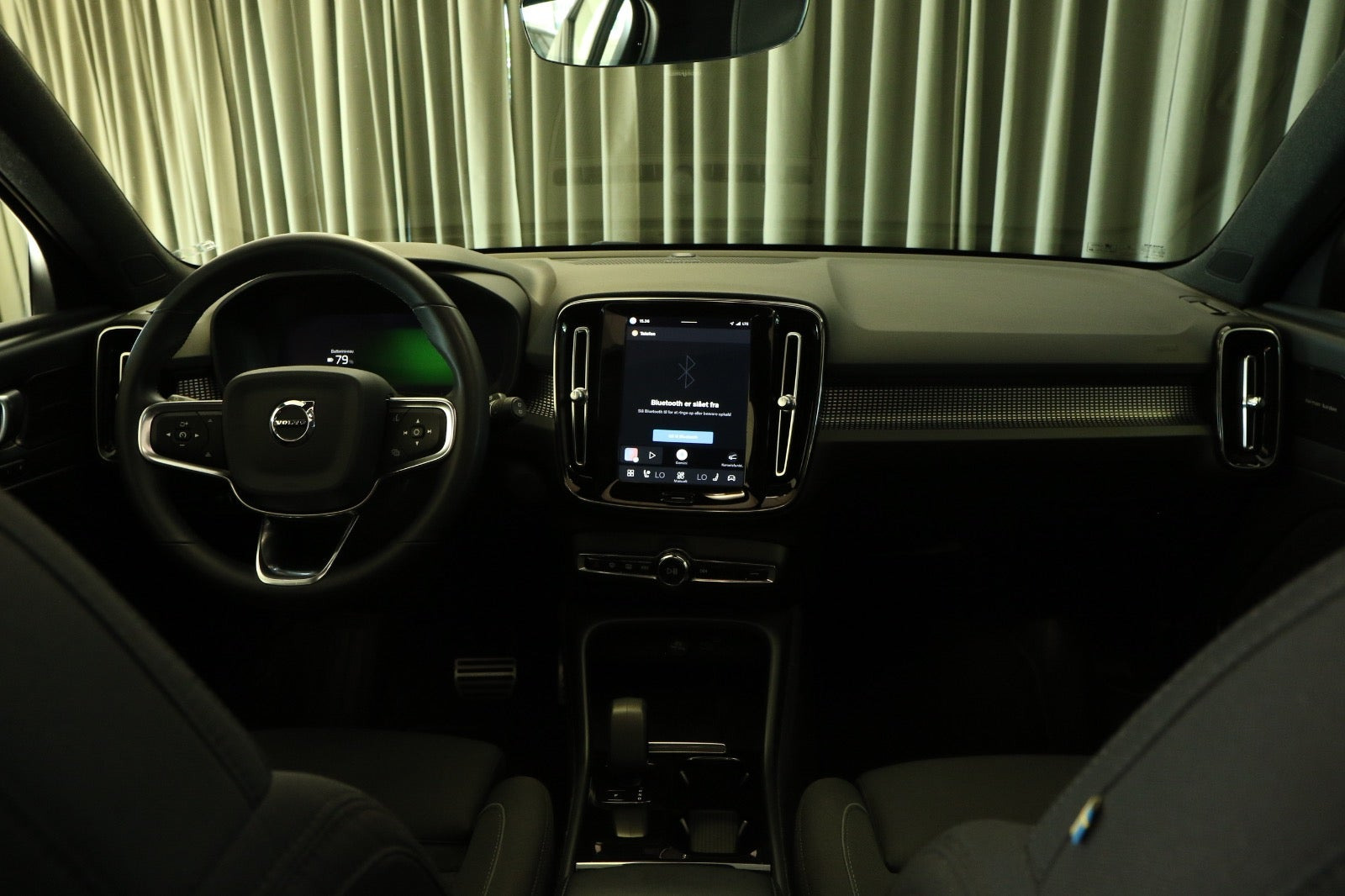 Blå Volvo XC40 fra 2022
