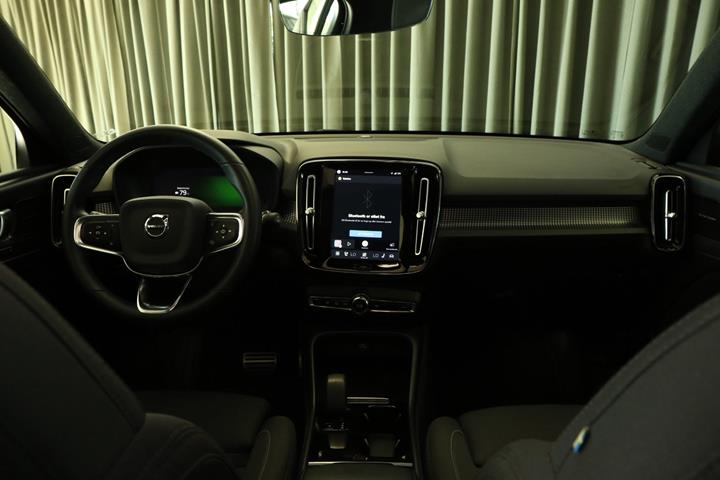 Blå Volvo XC40 fra 2022