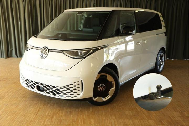 Grøn VW ID.Buzz fra 2023 set udefra