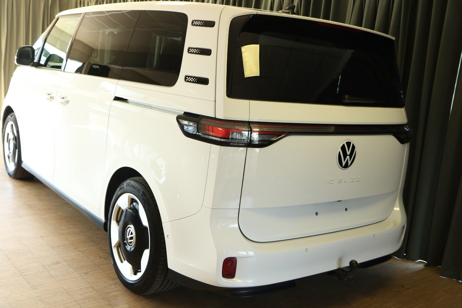 Grøn VW ID.Buzz fra 2023