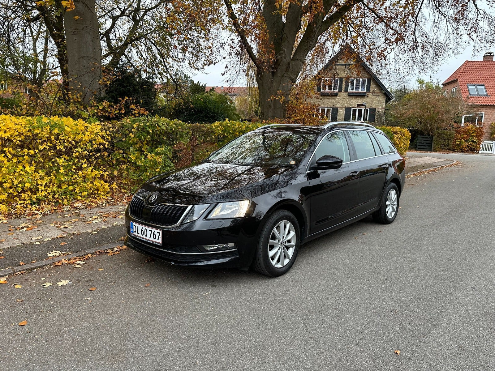 Sort Skoda Octavia fra 2019