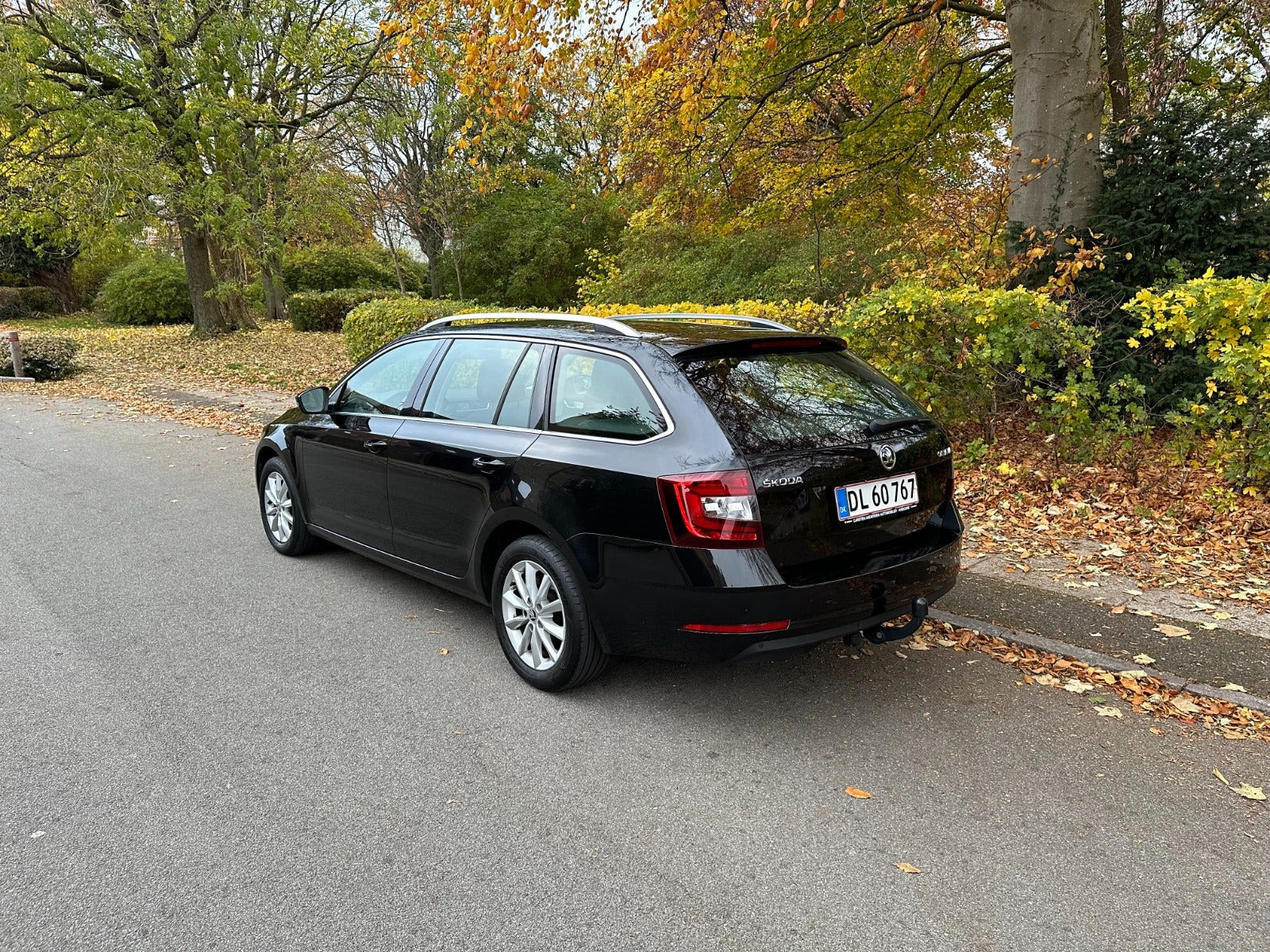 Sort Skoda Octavia fra 2019