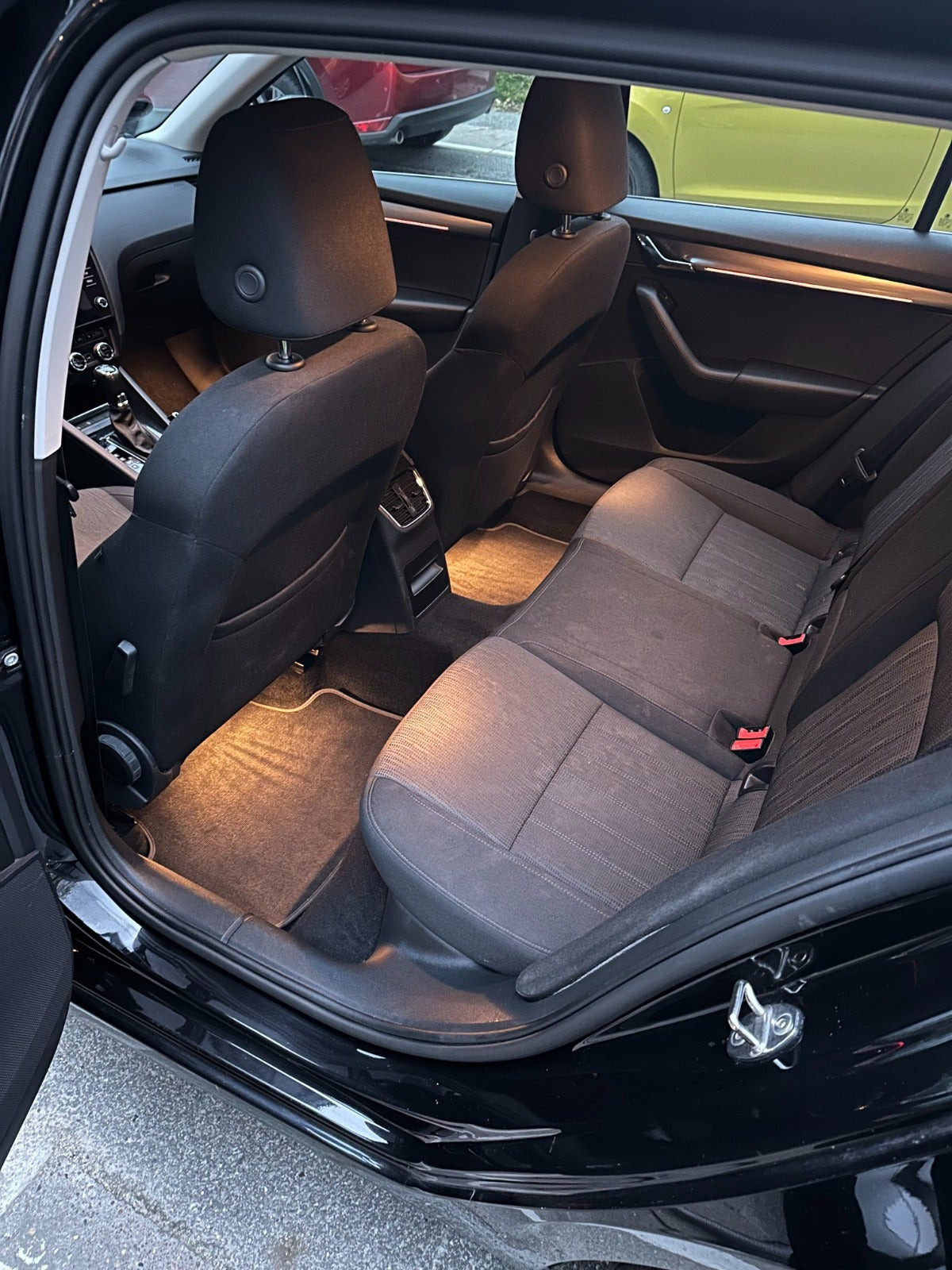 Sort Skoda Octavia fra 2019