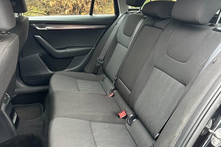 Sort Skoda Octavia fra 2019
