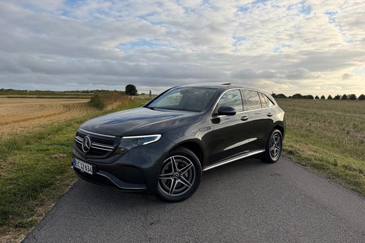 Grå Mercedes EQC400 fra 2020 set udefra