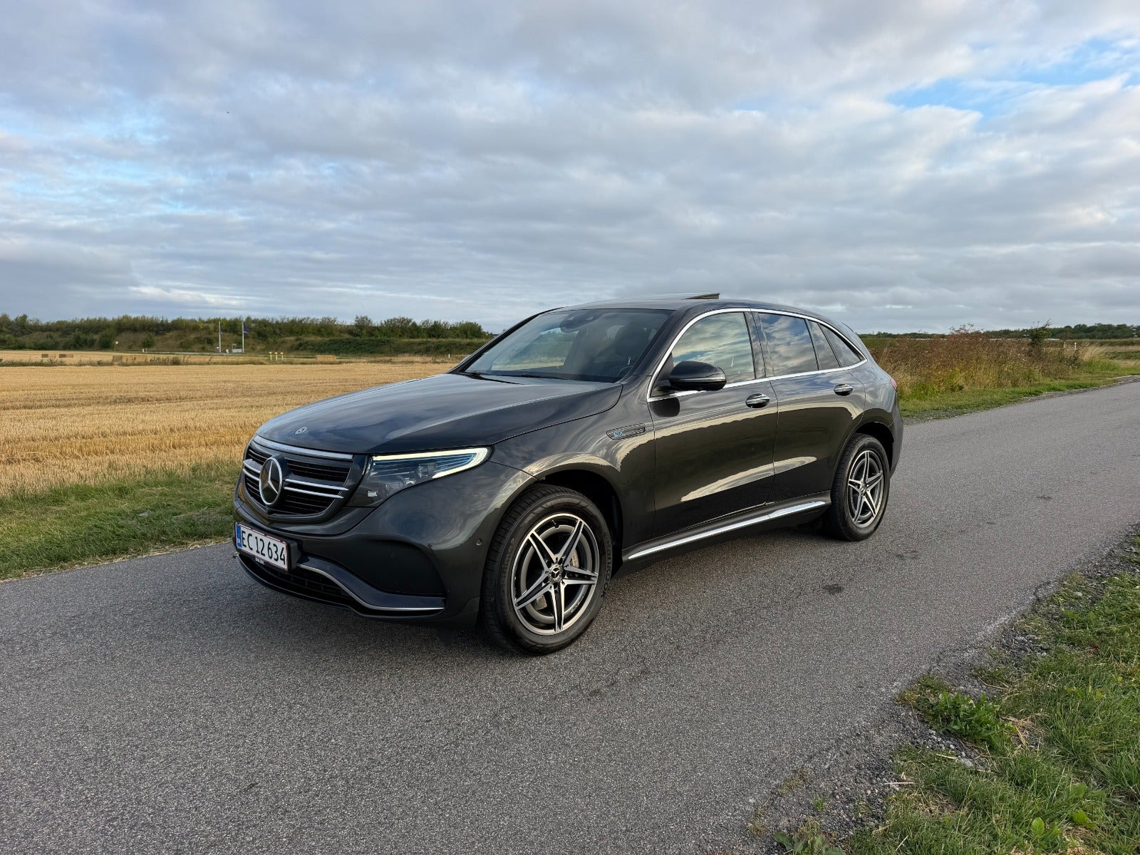 Grå Mercedes EQC400 fra 2020