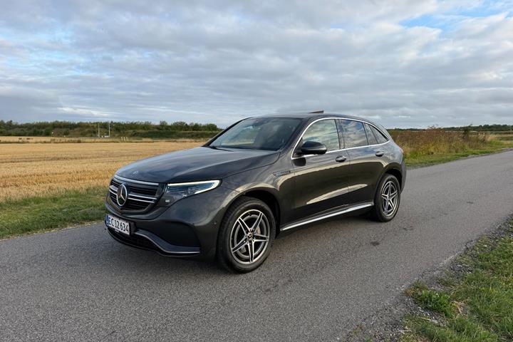 Grå Mercedes EQC400 fra 2020