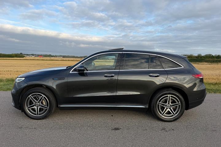 Grå Mercedes EQC400 fra 2020