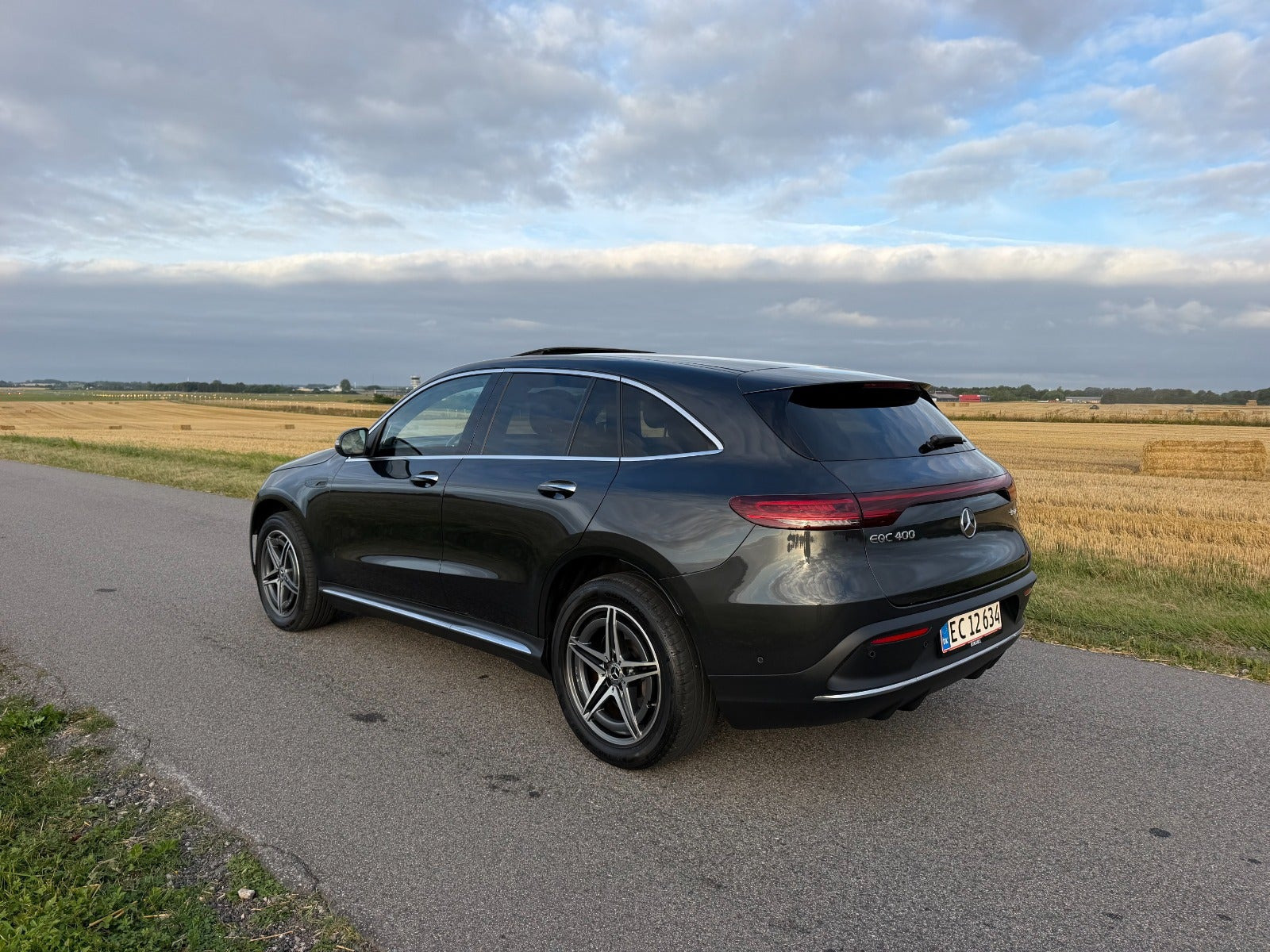 Grå Mercedes EQC400 fra 2020