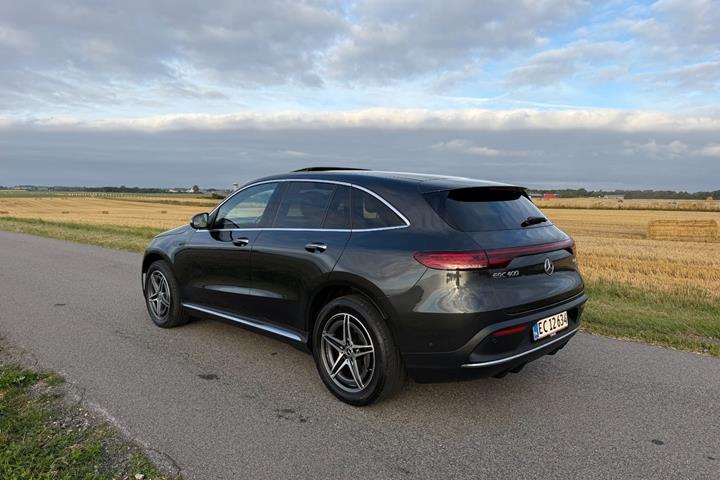 Grå Mercedes EQC400 fra 2020