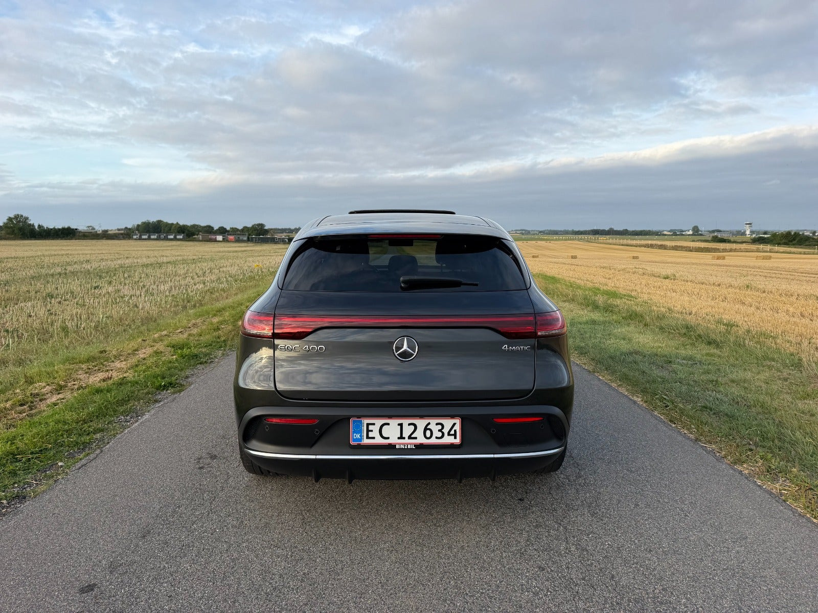 Grå Mercedes EQC400 fra 2020
