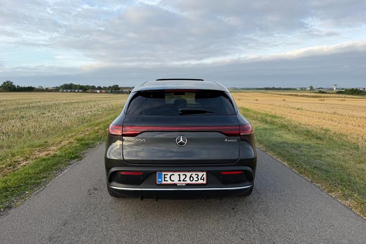 Grå Mercedes EQC400 fra 2020