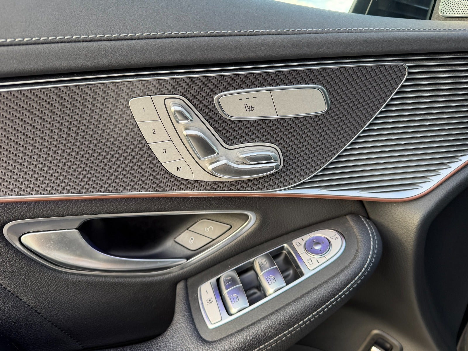 Grå Mercedes EQC400 fra 2020