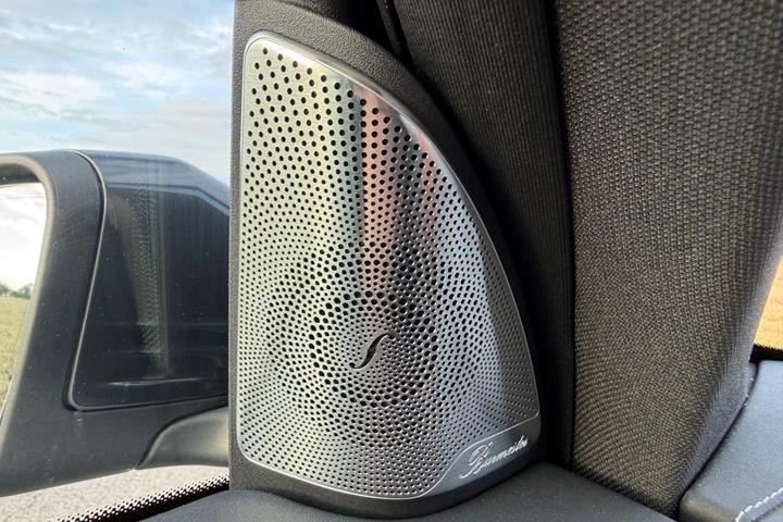 Grå Mercedes EQC400 fra 2020