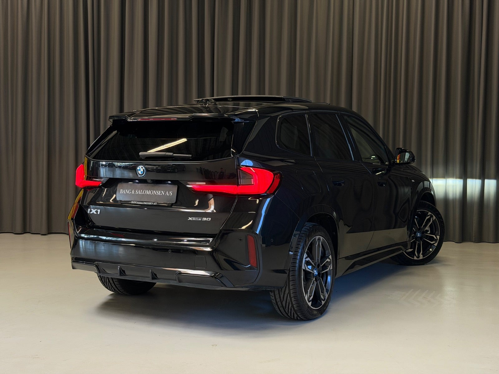 Sort BMW iX1 fra 2023