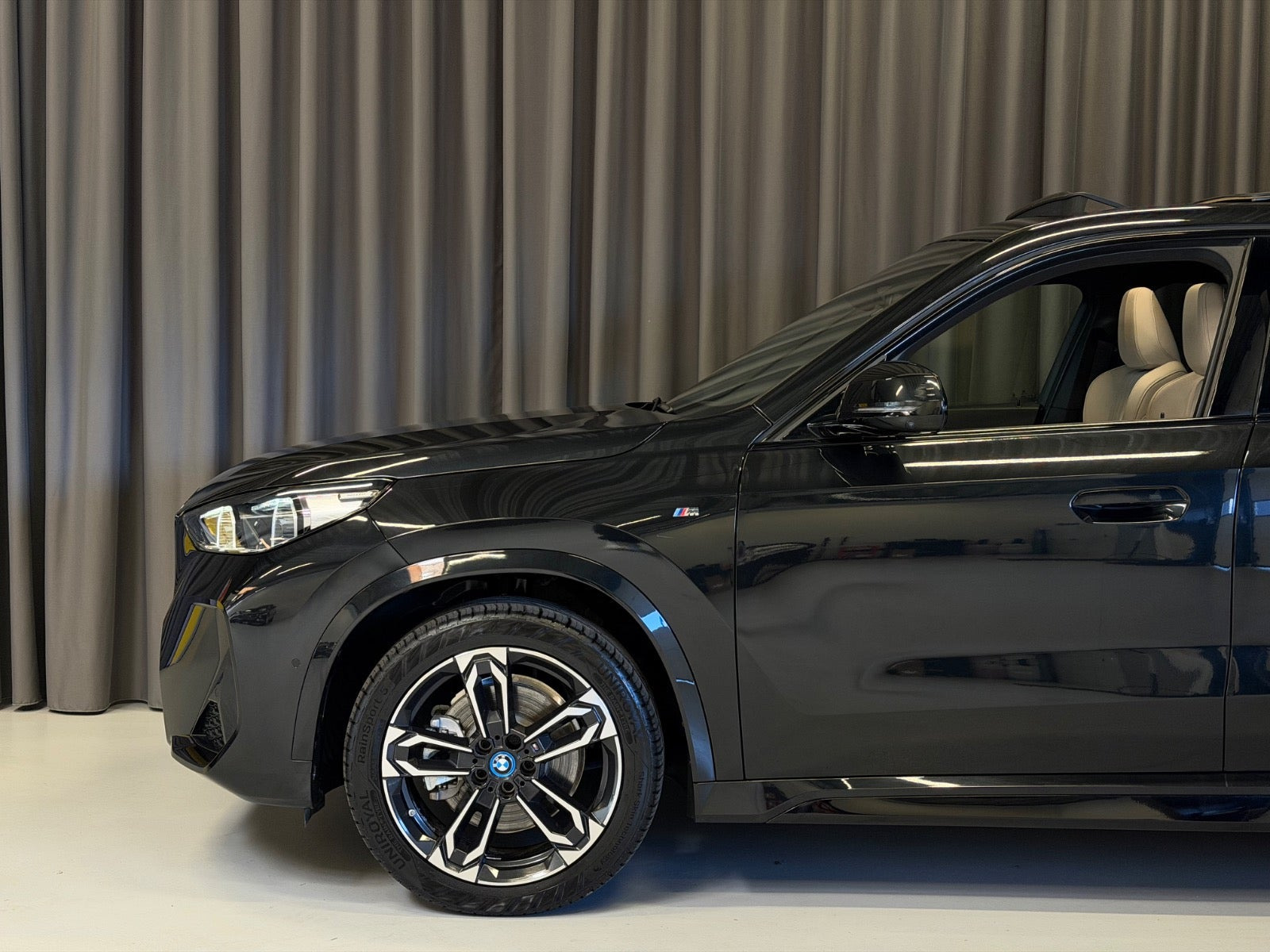 Sort BMW iX1 fra 2023