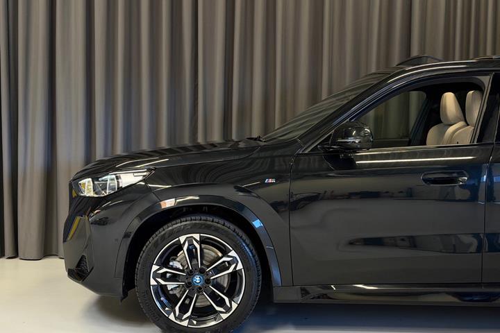 Sort BMW iX1 fra 2023