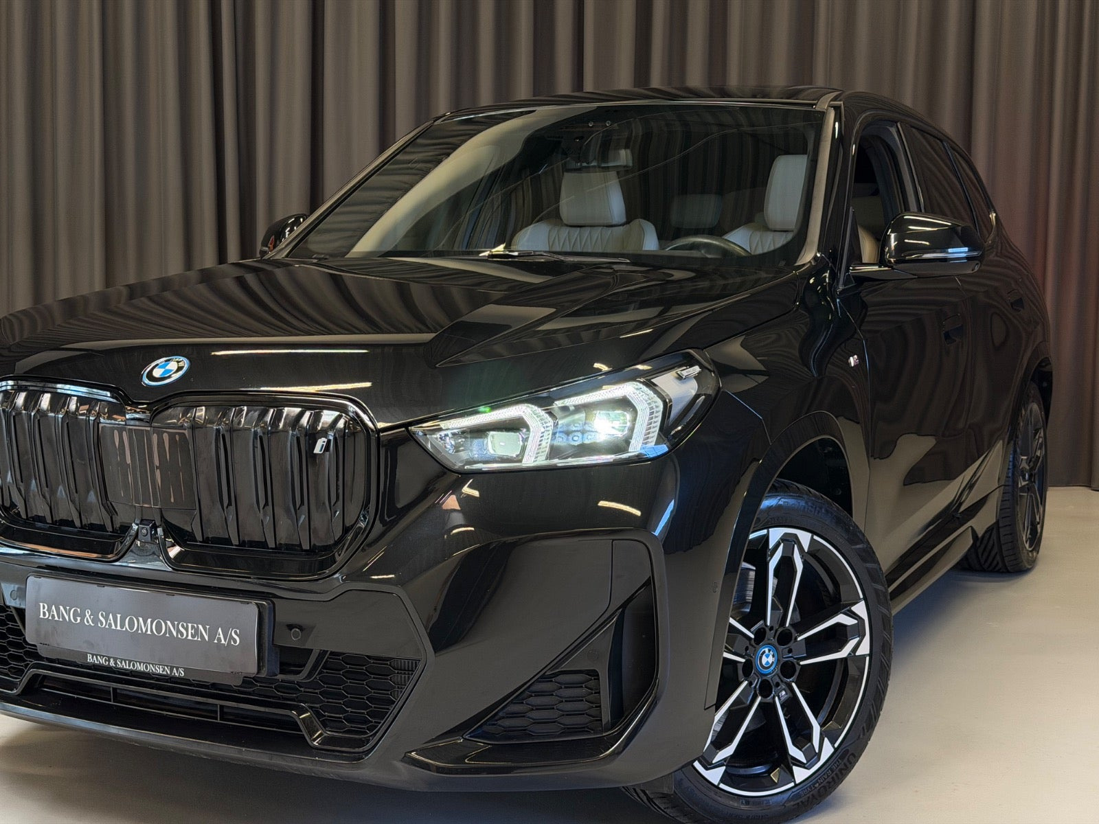 Sort BMW iX1 fra 2023