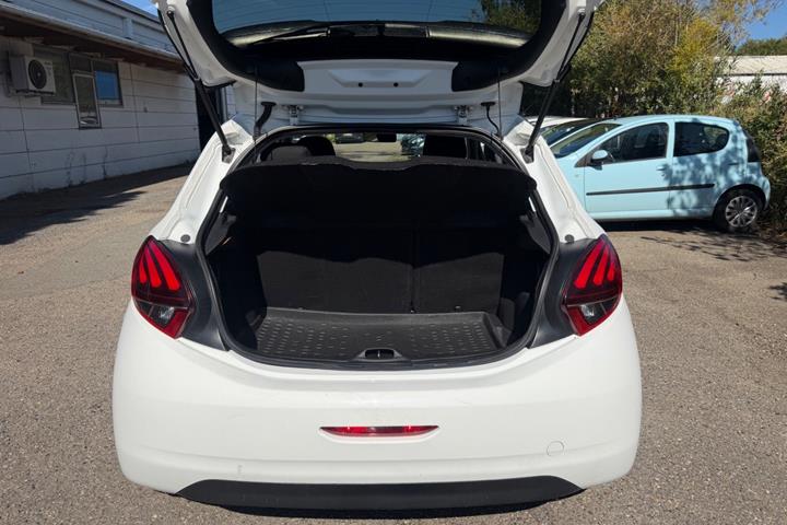 Grøn Peugeot 208 fra 2019