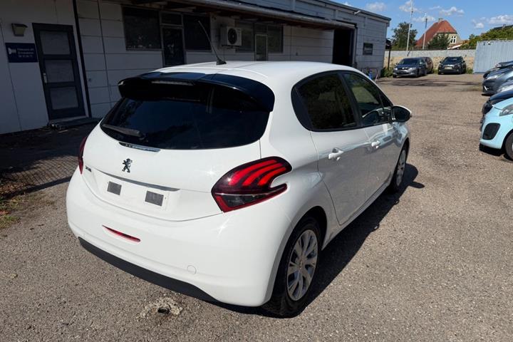 Grøn Peugeot 208 fra 2019