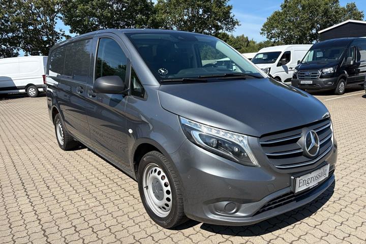 Grå Mercedes Vito 119 fra 2022