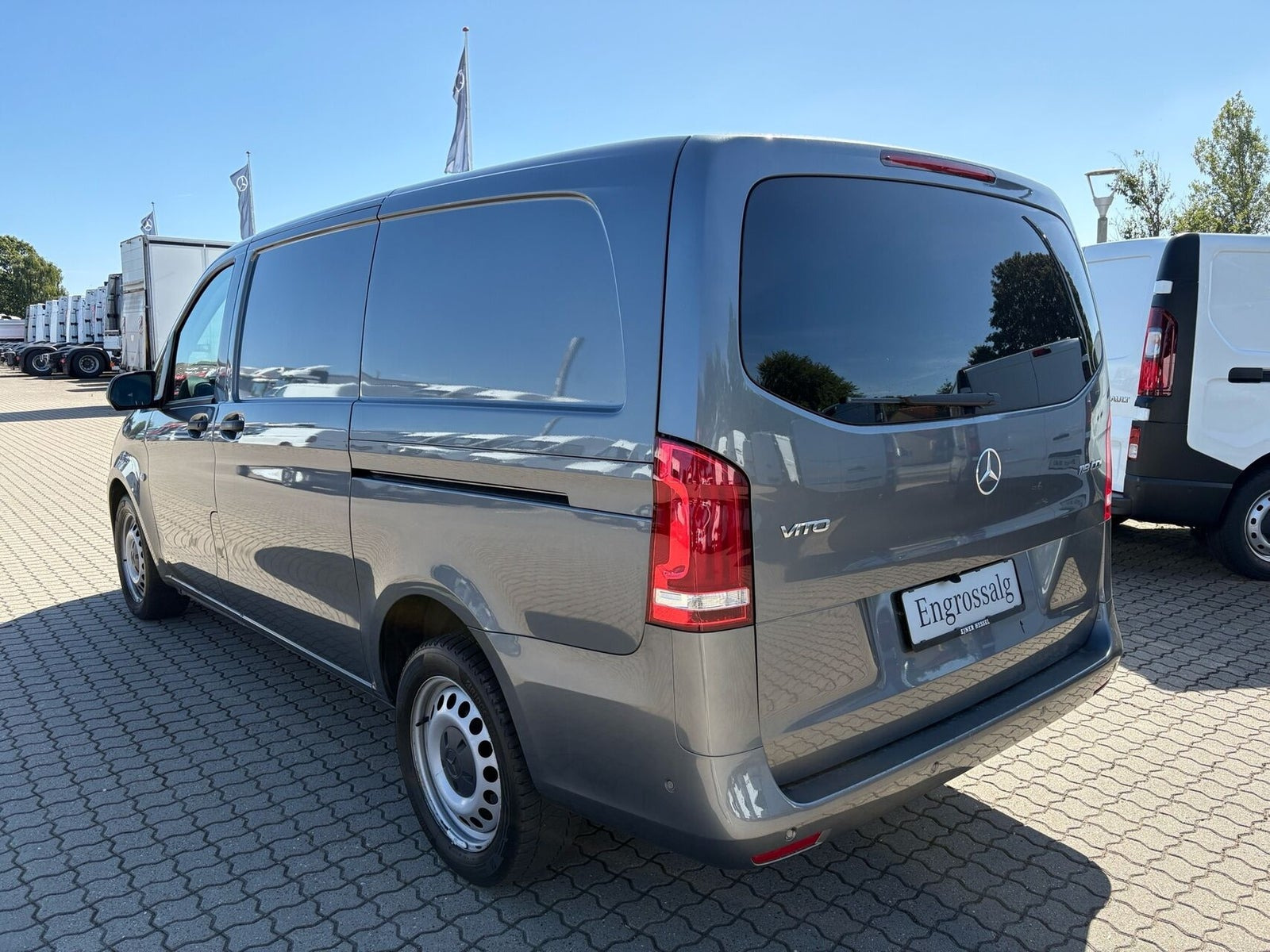 Grå Mercedes Vito 119 fra 2022