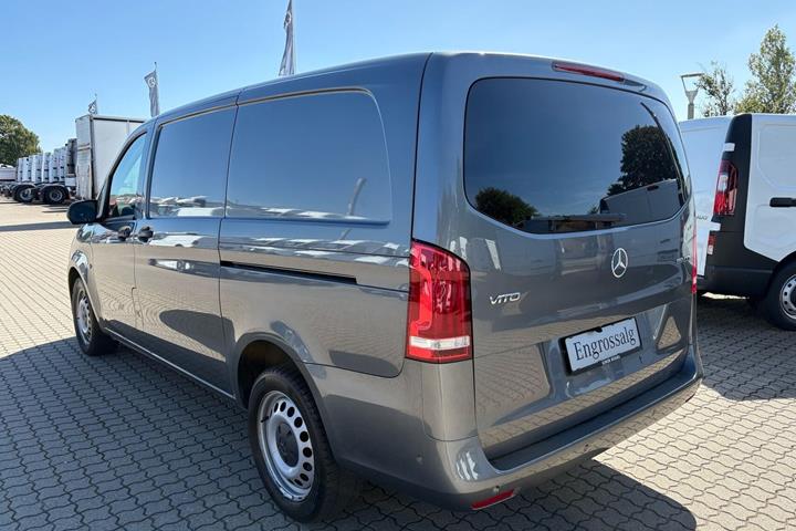 Grå Mercedes Vito 119 fra 2022