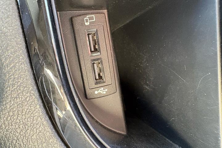 Grå Mercedes Vito 119 fra 2022