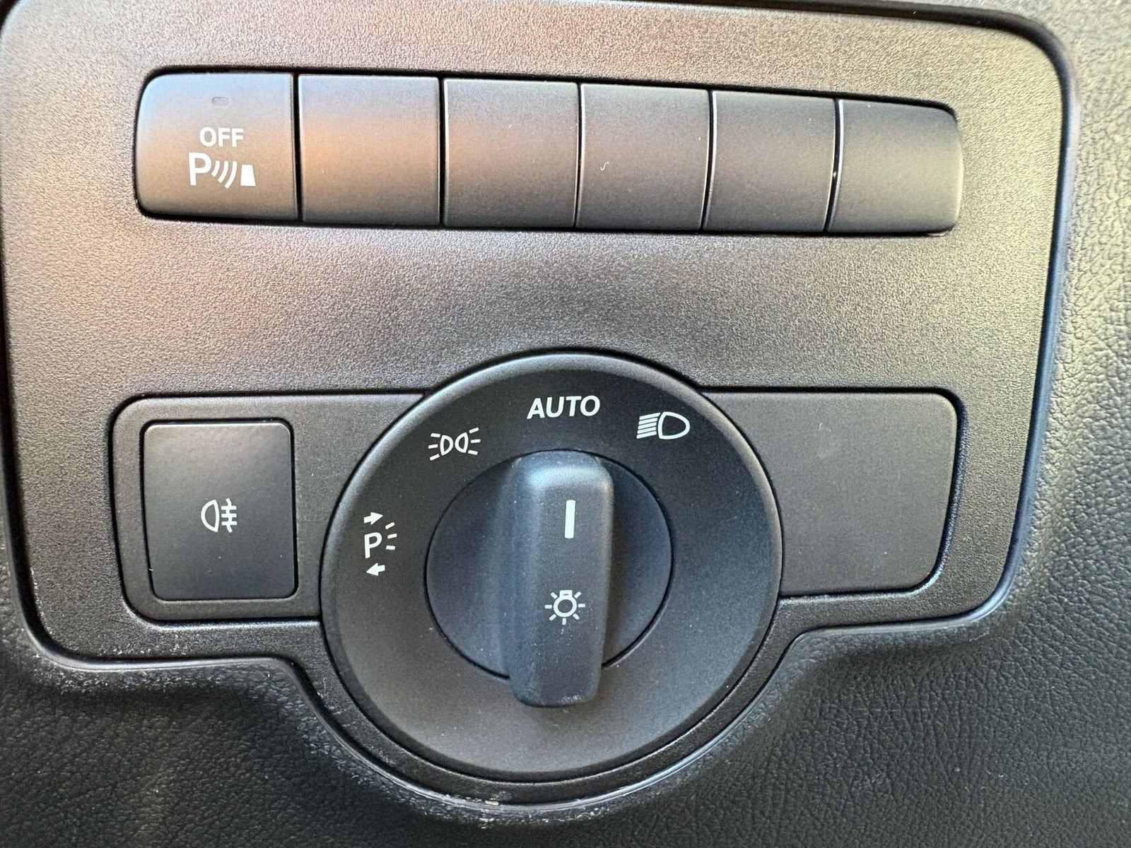 Grå Mercedes Vito 119 fra 2022